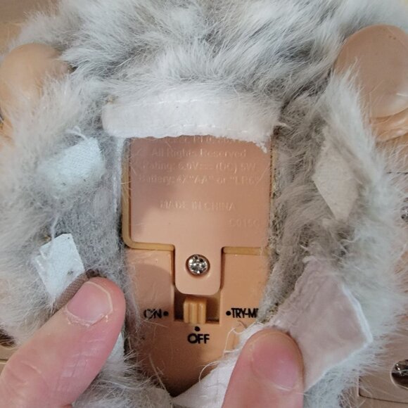 Sleepy Furby 2005 - Picture 5 of 6